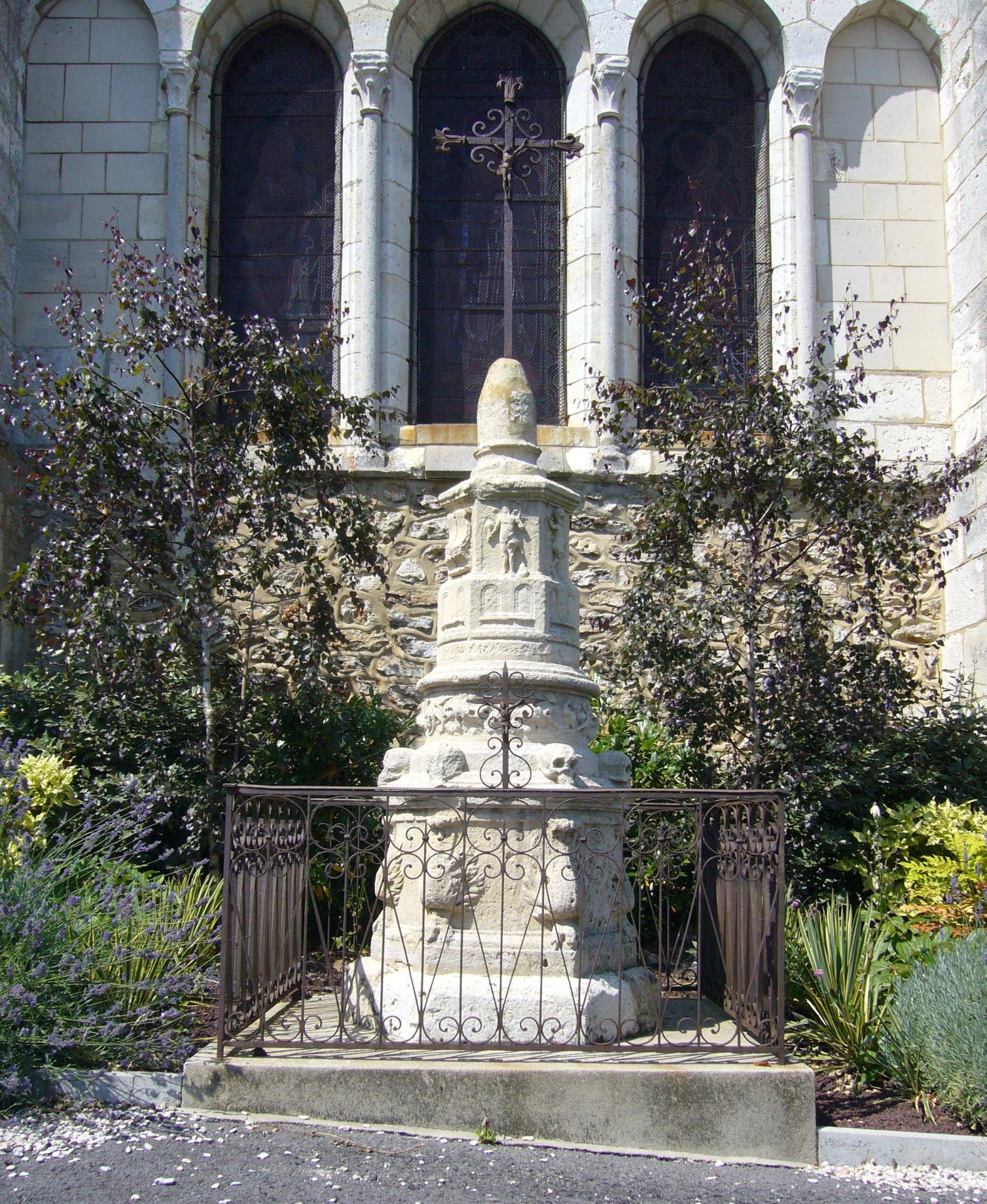 Lanterne des morts (Eglise Saint-Nicaise)